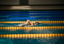 어린이 ‘생존수영’ 실습 중심으로…“방학 전 안전교육 필수” person diving in pool