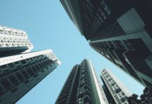 대도연립 소규모재건축사업 건축심의 통과… 총 200세대 공급 looking up at tall buildings in a city