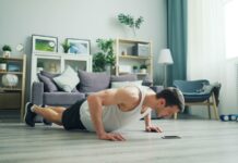 가정에서 실천하는 건강한 운동 a man is doing push ups on the floor