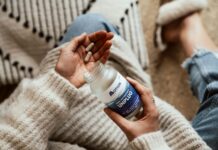 영양과 보충제, 건강을 위한 현명한 선택법 person holding blue and white labeled plastic bottle